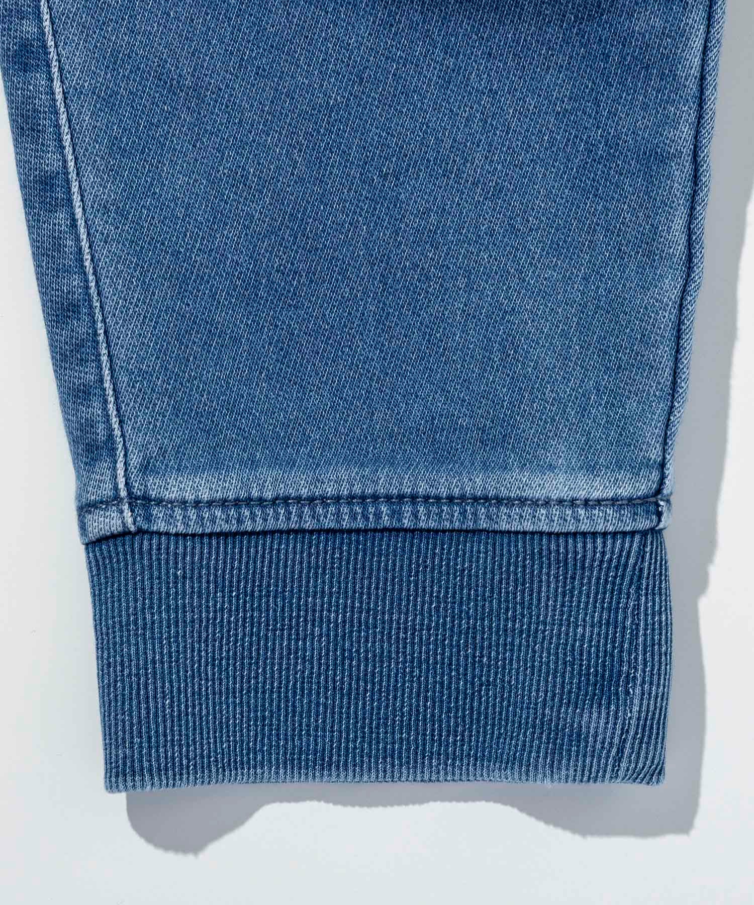 LUXEAKMPLUS(リュクスエイケイエムプラス)インディゴサルエルジョガー