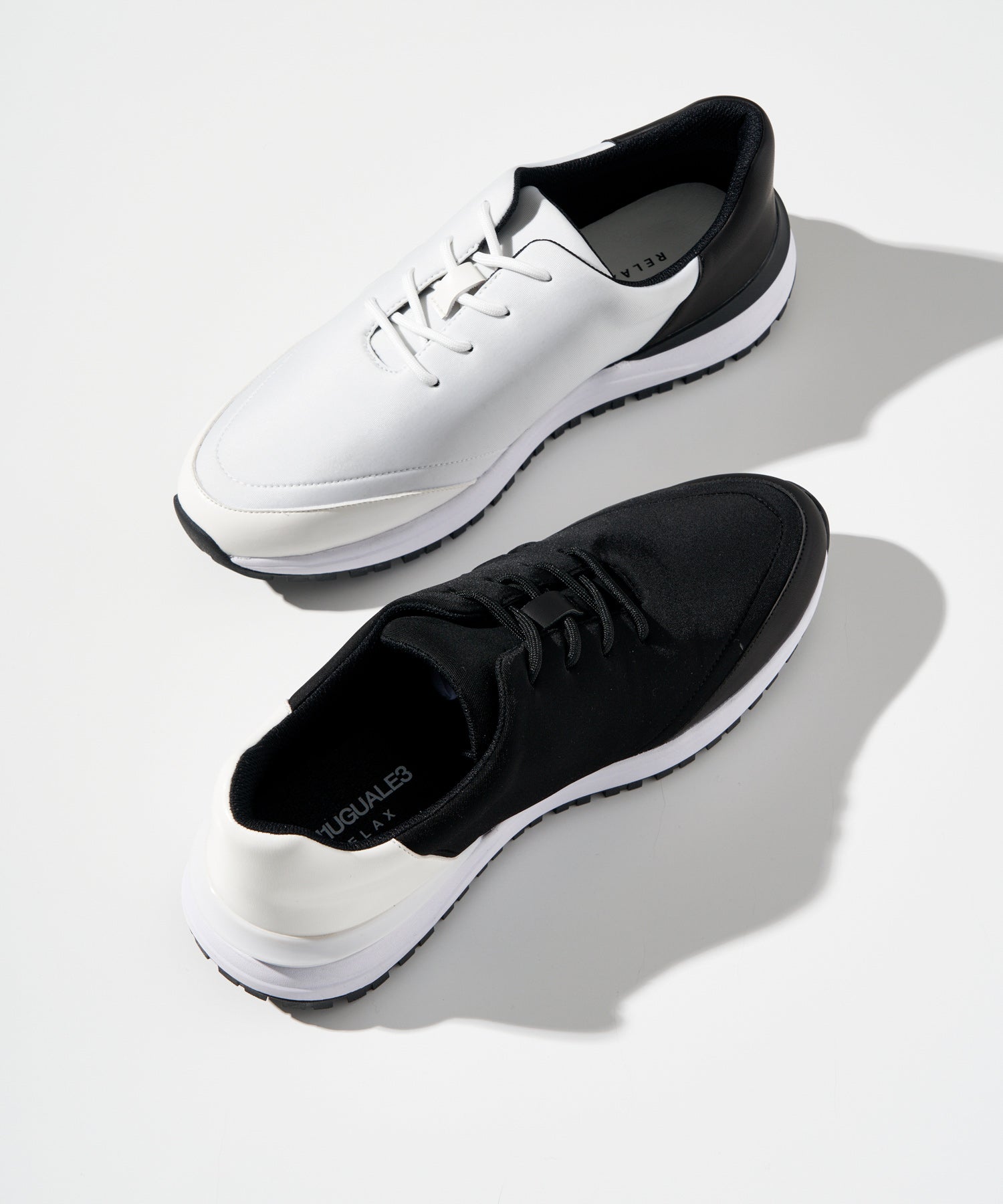 1PIU1UGUALE3 RELAX(ウノピゥウノウグァーレトレ リラックス)ロゴ