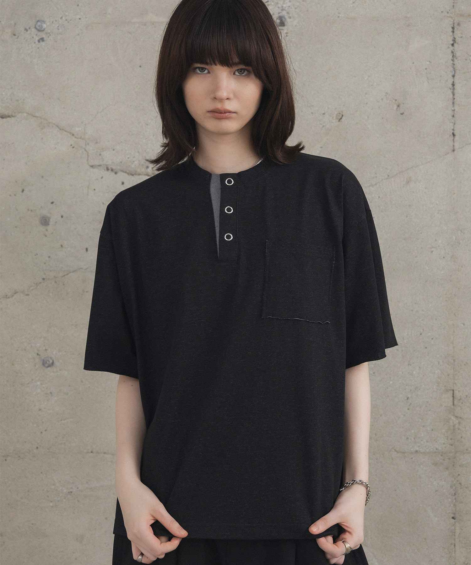 こんこん様 Confirm(コンファーム)Contrast Color Henley Neck T-shirt