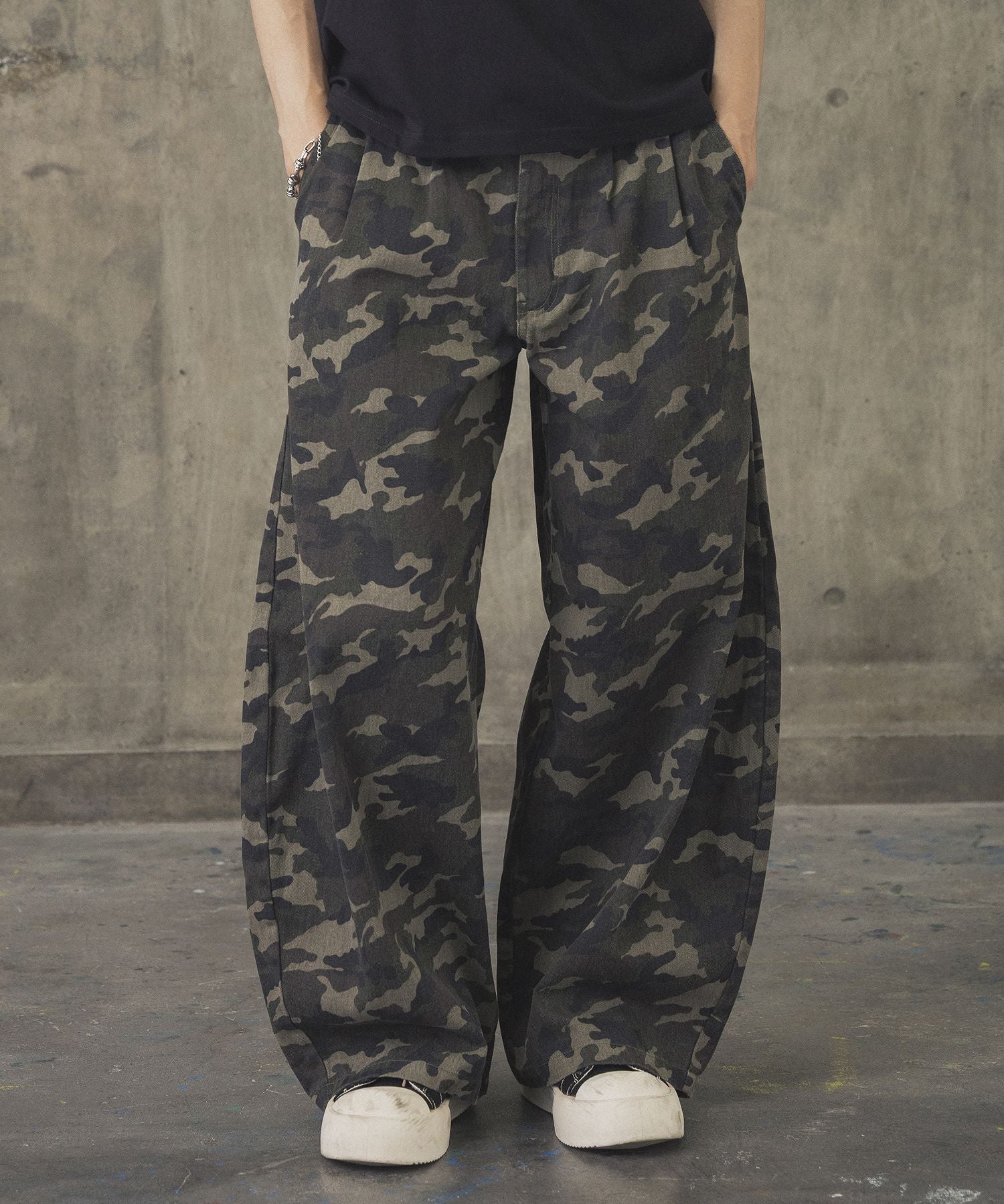 ILL'S(イルズ)2-TUCK BACK EMBROIDERED DENIM PANTS / ツータック