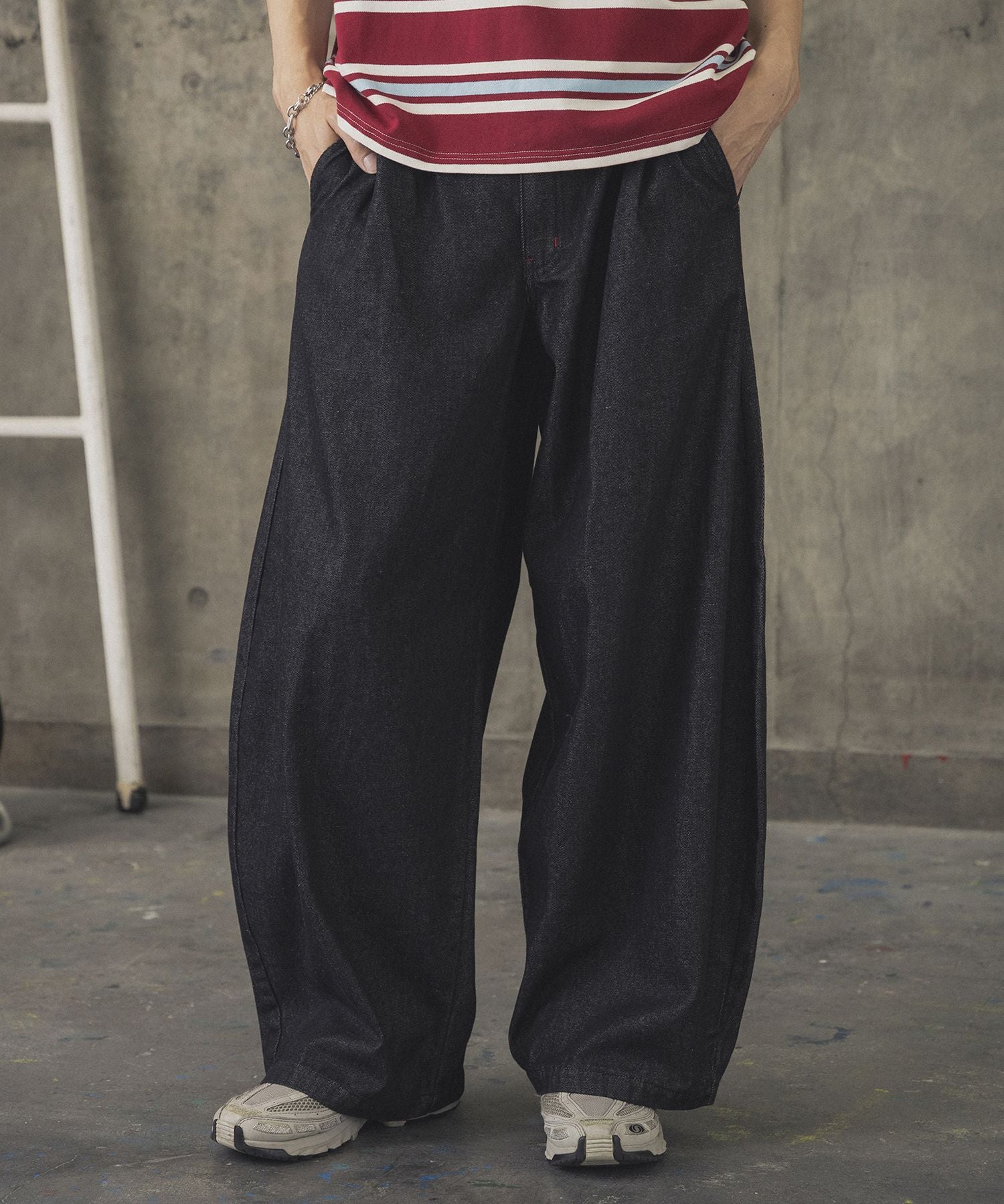 korea 、ILL´Sのデニム ILL'S(イルズ)2-TUCK BACK EMBROIDERED DENIM PANTS / ツータック
