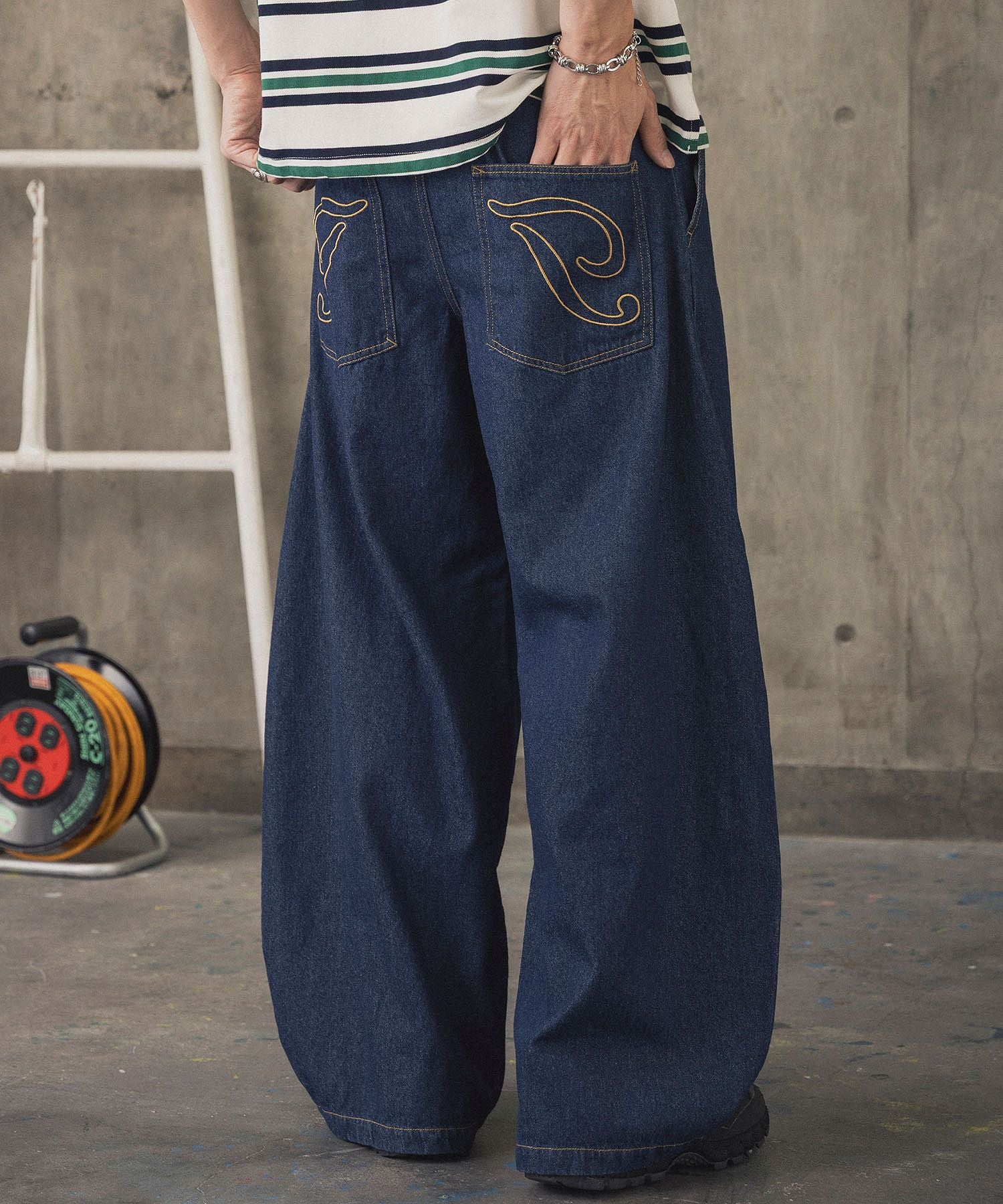 ILL'S(イルズ)2-TUCK BACK EMBROIDERED DENIM PANTS / ツータック