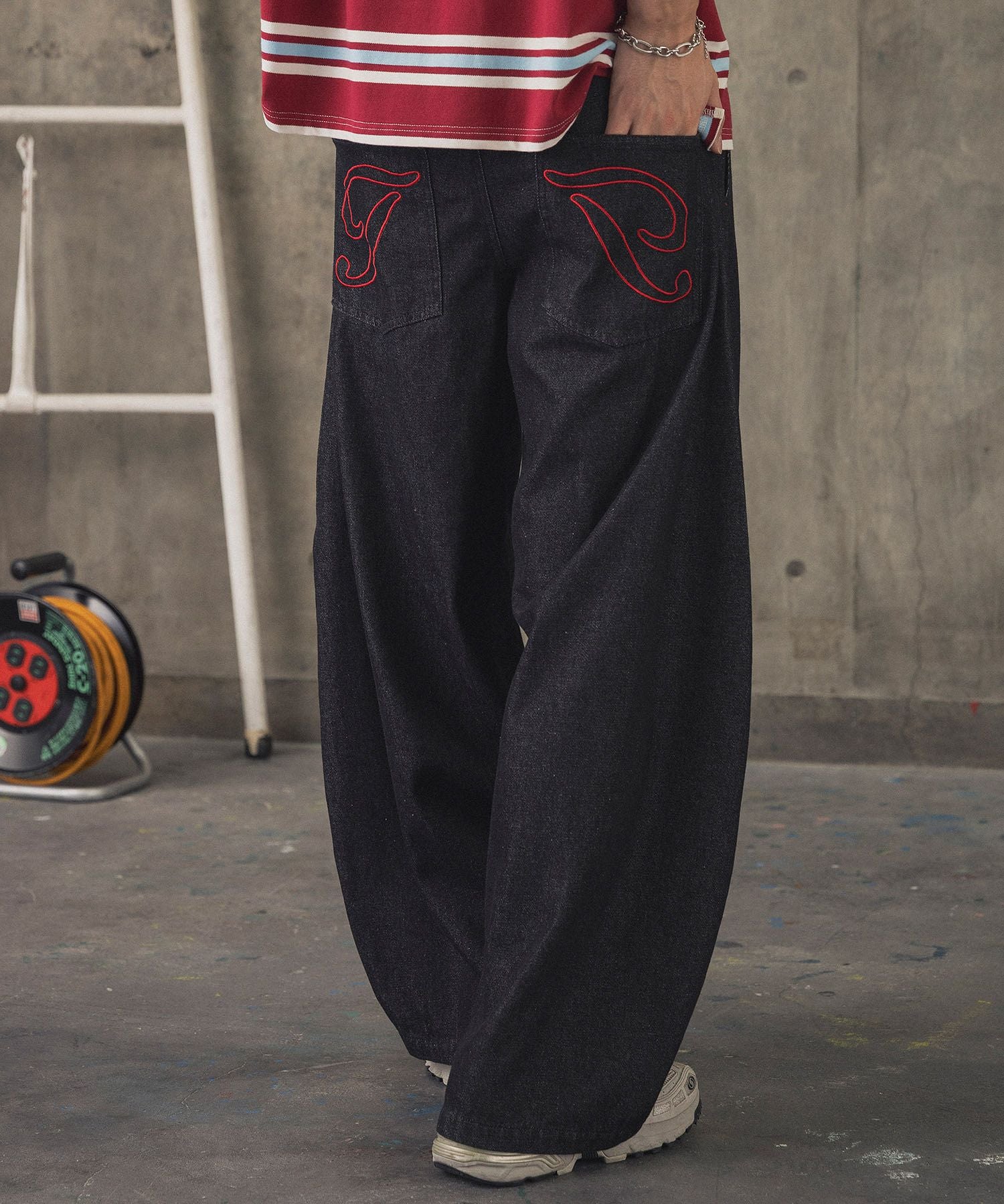 ILL'S(イルズ)2-TUCK BACK EMBROIDERED DENIM PANTS / ツータック