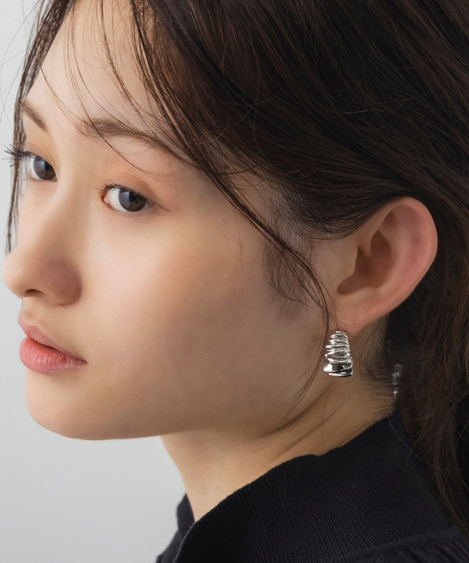 AJUGA.(アジュガ)ツイストメタルフープピアス | SHIFFON公式通販サイト
