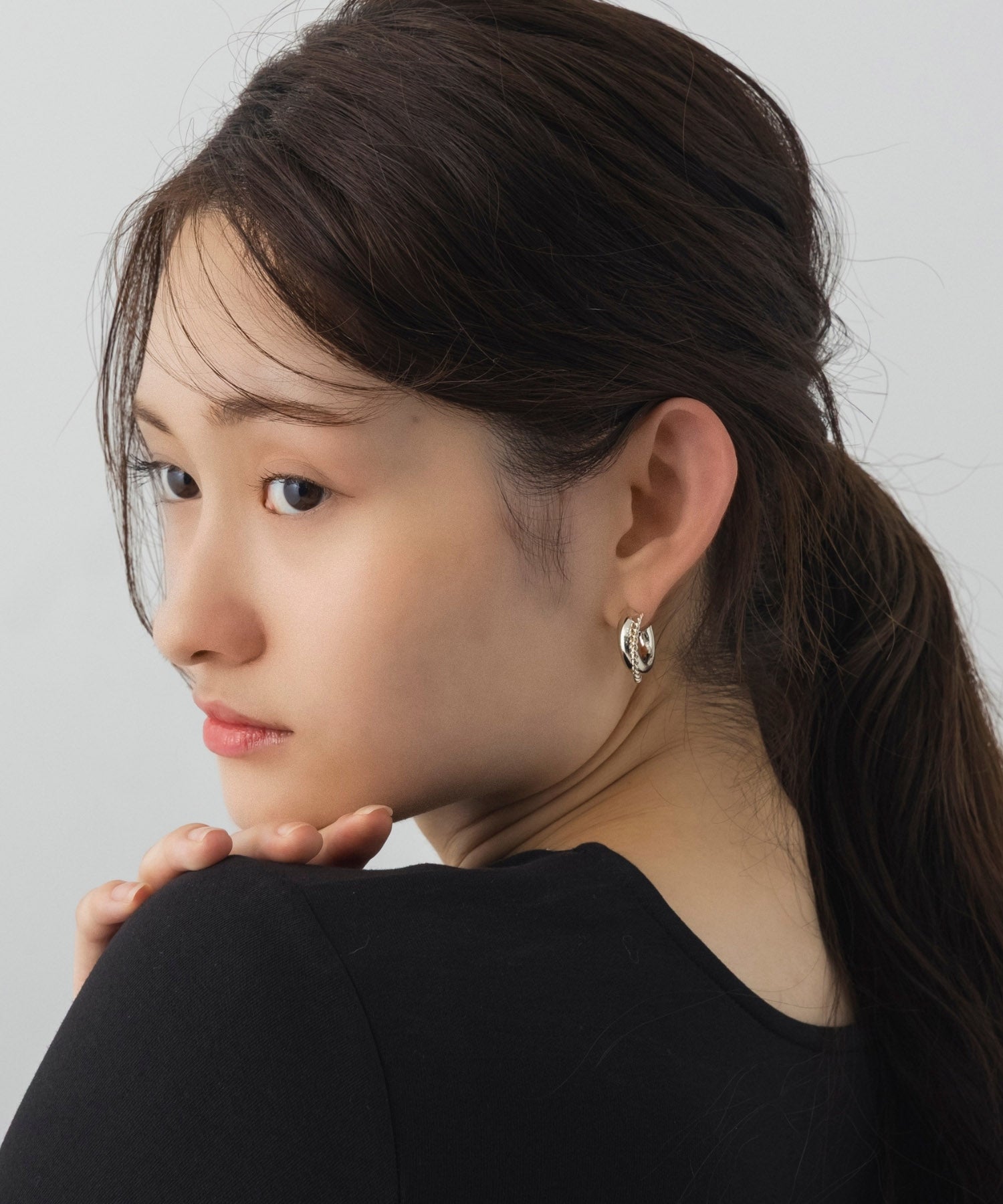 AJUGA.(アジュガ)ボリュームツイストフープピアス | SHIFFON公式通販