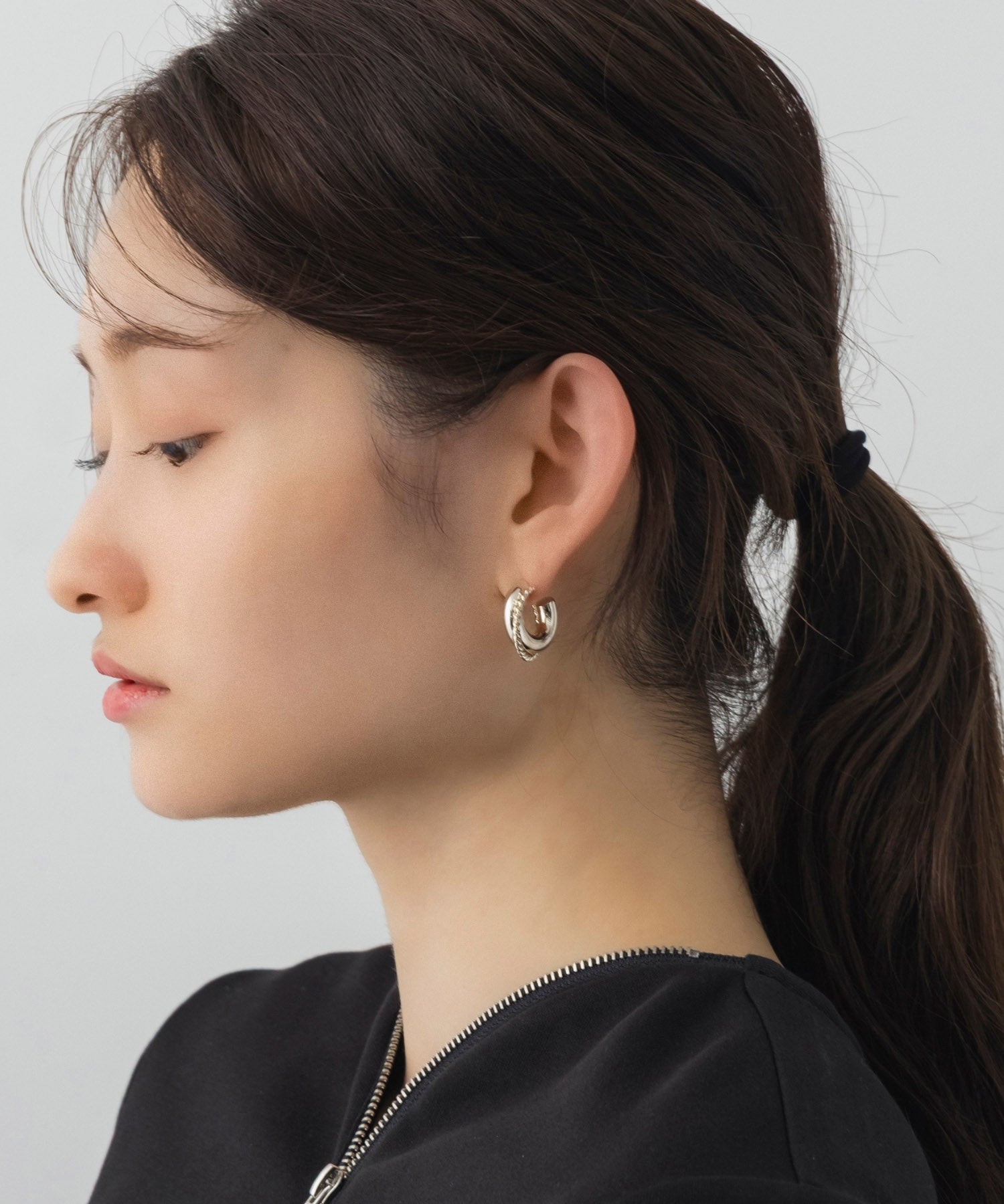 AJUGA.(アジュガ)ボリュームツイストフープピアス | SHIFFON公式通販
